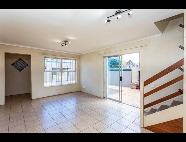 2 BEDROOM FREEHOLD SOLD IN GLENWOOD